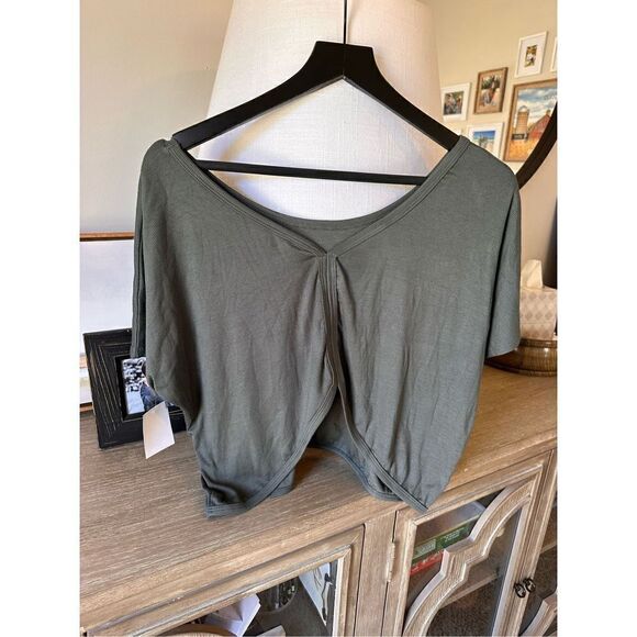Vimmia NWT Oversized Boatneck Short Sleeve Top Olive Green Women’s OneSize - Picture 1 of 6